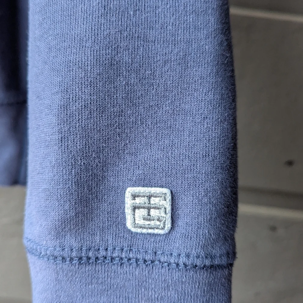 Tailgate Notre Dame English Seal Crest Raglan Sleeve Sweatshirt Blue Small